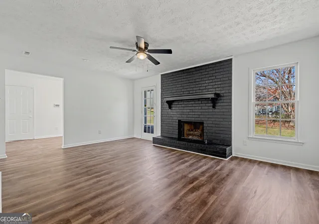 Photo 4 of Single family home for sale at 608 S Jeff Davis Dr, Fayetteville, GA 30215 | MLS# 10811218 | Listing updated on 2026-10-28