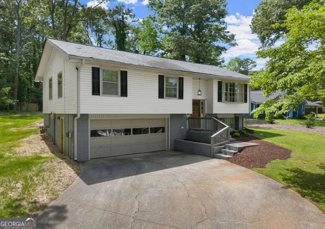 Photo 2 of Single family home for sale at 6262 Laurel Wood Trl, Flowery Branch, GA 30542 | MLS# 10778957 | Listing updated on 2026-09-13