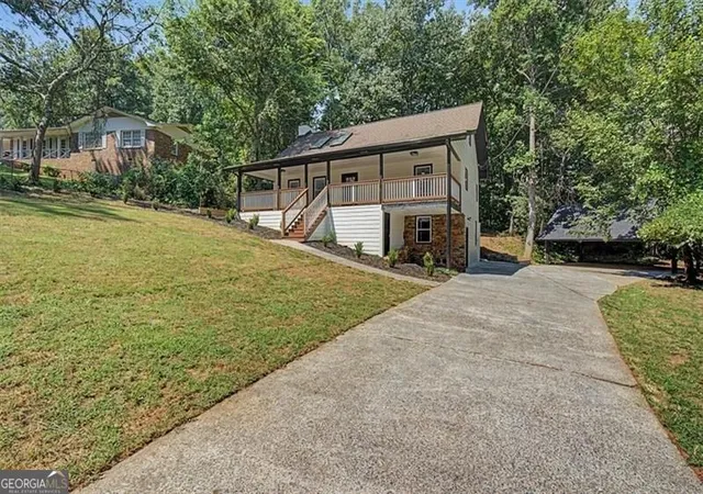 Photo 2 of Single family home for sale at 1741 Lucy Dr Nw, Kennesaw, GA 30152 | MLS# 10835146 | Listing updated on 2026-09-18