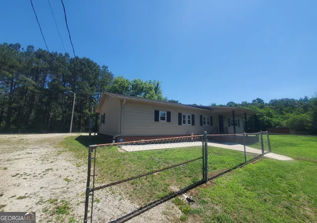Homes for sale in Carnesville, GA | 2021 Red Hill Rd, Carnesville, GA 30521 | MLS# 10779097