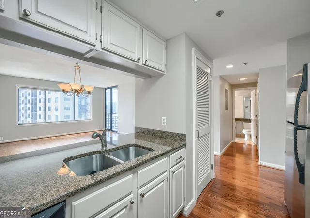 Photo 3 of Condo for sale at 3481 Lakeside Dr NE #2603, Atlanta, GA 30326 | MLS# 10809071 | Listing updated on 2026-09-05