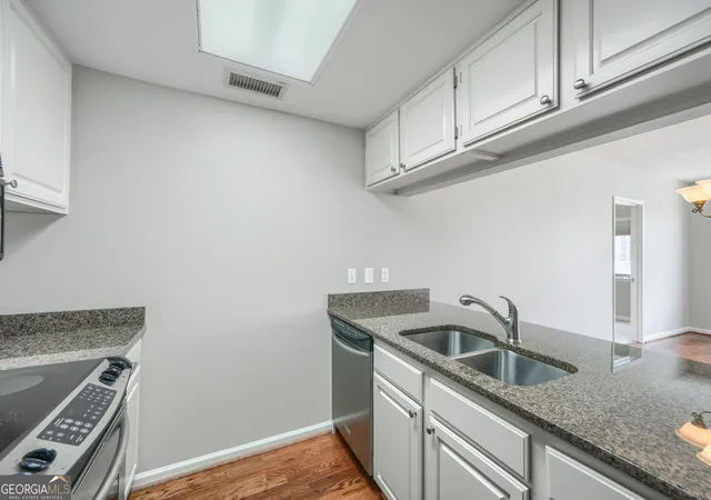 Photo 4 of Condo for sale at 3481 Lakeside Dr NE #2603, Atlanta, GA 30326 | MLS# 10809071 | Listing updated on 2026-09-05