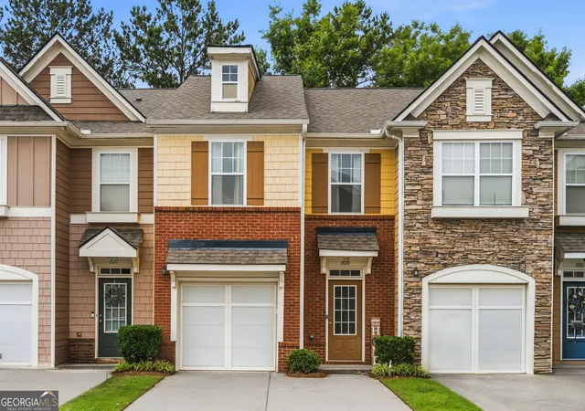 1st image of 2079 Lakeshore Overlook Dr Nw, Kennesaw, GA 30152 | MLS# 10789644