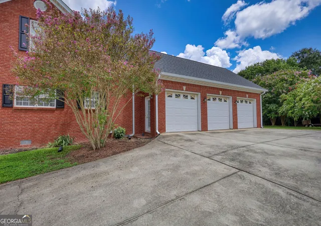 Photo 3 of Single family home for sale at 2899 N Sharon Church Rd, Loganville, GA 30052 | MLS# 10817605 | Listing updated on 2026-09-21