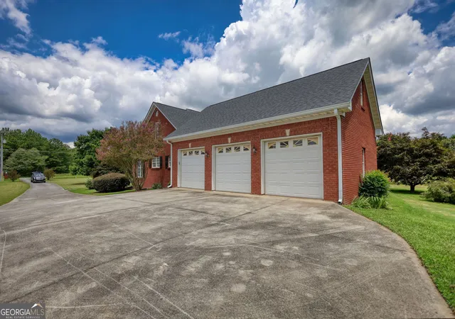 Photo 4 of Single family home for sale at 2899 N Sharon Church Rd, Loganville, GA 30052 | MLS# 10817605 | Listing updated on 2026-09-21