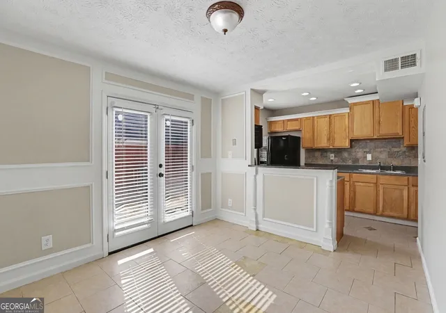 Listing Photo 5 - Condo for sale in building located at 3162 Citrus Ct, Decatur, GA 30034