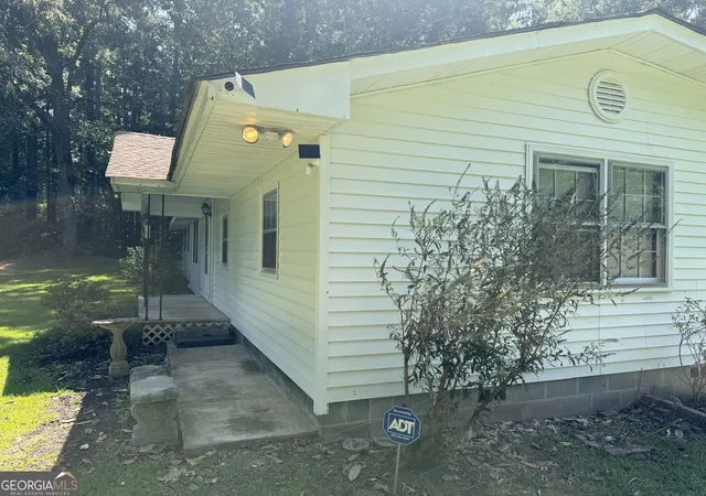 Photo 4 of Single family home for sale at 3100 Old Jonesboro Rd, Fairburn, GA 30213 | MLS# 10829464 | Listing updated on 2026-09-28
