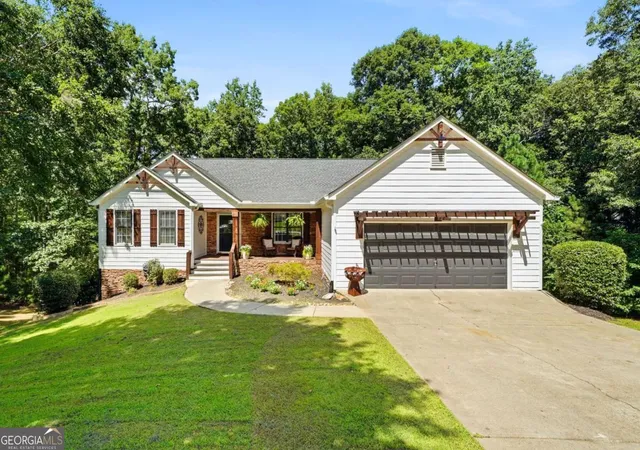 Photo 1 of Single family home for sale at 212 Oak Hollow Ct, White, GA 30184 | MLS# 10819451 | Listing updated on 2026-09-11
