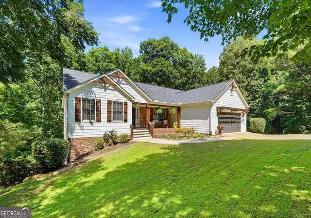 Photo 2 of Single family home for sale at 212 Oak Hollow Ct, White, GA 30184 | MLS# 10819451 | Listing updated on 2026-09-11