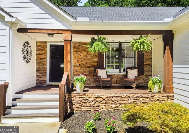 Photo 3 of Single family home for sale at 212 Oak Hollow Ct, White, GA 30184 | MLS# 10819451 | Listing updated on 2026-09-11