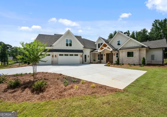 Photo 1 of Sale Pending at 2889 Briscoe Rd, Loganville, GA 30052 | MLS# 10806836 | Listing updated on 2026-09-20
