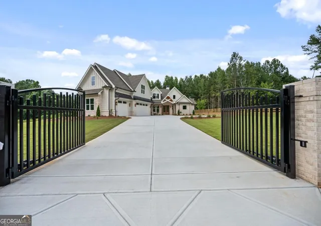 Photo 3 of Sale Pending at 2889 Briscoe Rd, Loganville, GA 30052 | MLS# 10806836 | Listing updated on 2026-09-20