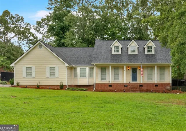 Photo 1 of Sale Pending at 201 Rollingwood Cir Nw, Rome, GA 30165 | MLS# 10555638 | Listing updated on 2026-07-22