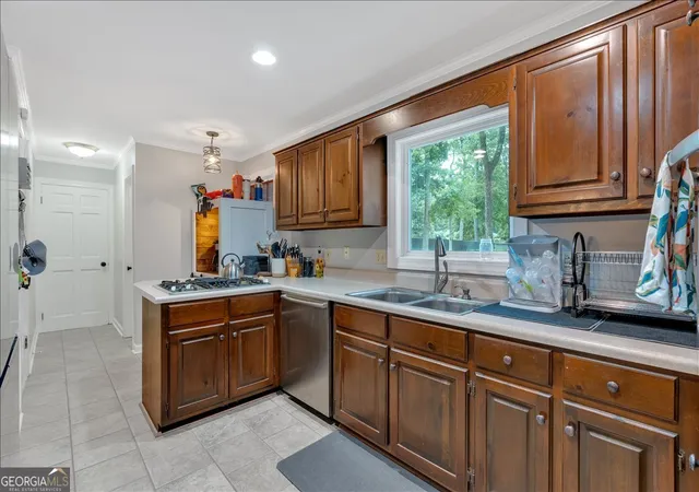 Photo 2 of Sale Pending at 201 Rollingwood Cir Nw, Rome, GA 30165 | MLS# 10555638 | Listing updated on 2026-07-22