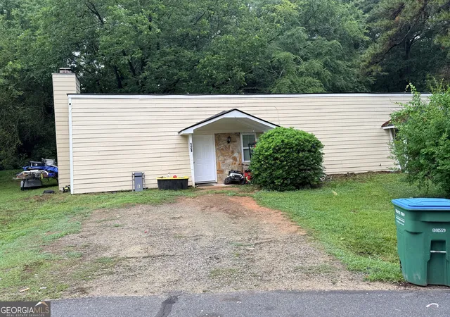 2nd image of 121 Live Oak Dr, Athens, GA 30606