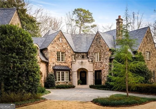 Photo 2 of Single family home for sale at 660 W Conway Dr Nw, Atlanta, GA 30327 | MLS# 10706455 | Listing updated on 2026-07-29