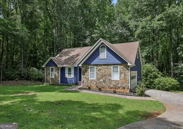 Photo 2 of Sale Pending at 120 Carriage Gate Dr, Sharpsburg, GA 30277 | MLS# 10791147 | Listing updated on 2026-07-01