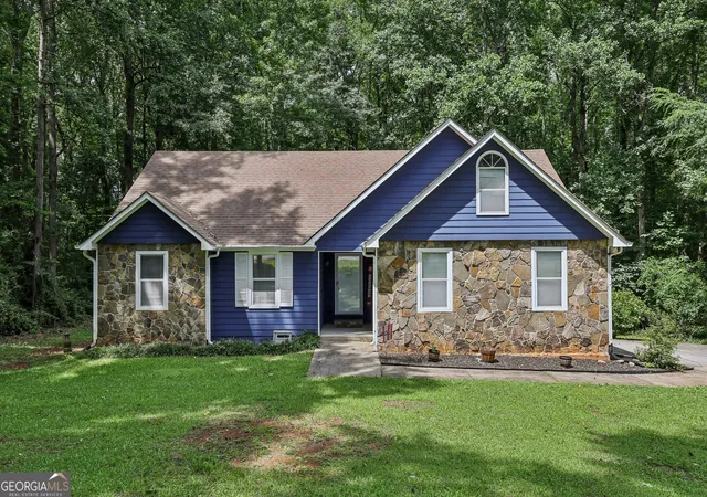 Photo 3 of Sale Pending at 120 Carriage Gate Dr, Sharpsburg, GA 30277 | MLS# 10791147 | Listing updated on 2026-07-01