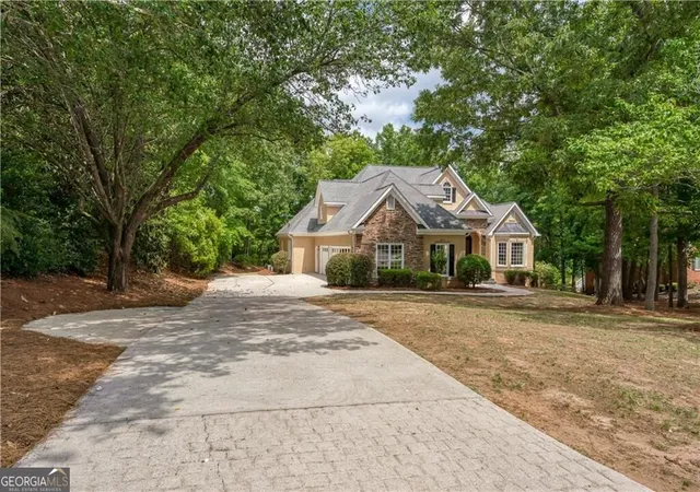 Photo 2 of Single family home for sale at 303 Broadmoor Wy, Mcdonough, GA 30253 | MLS# 10833351 | Listing updated on 2026-08-26