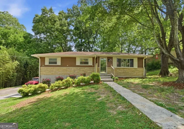 Photo 1 of Single family home for sale at 1004 W Lewis St, Rossville, GA 30741 | MLS# 10753283 | Listing updated on 2026-07-11