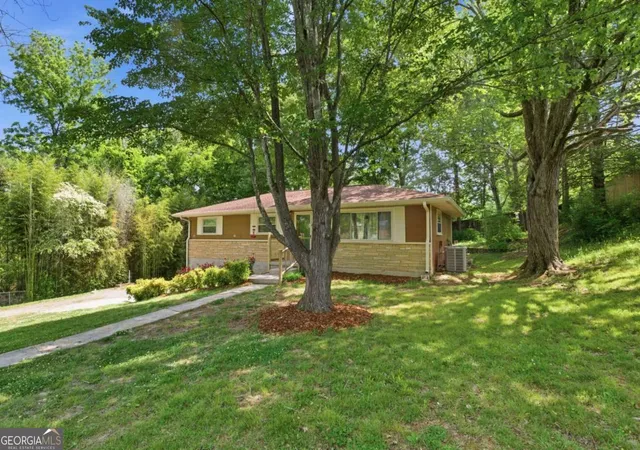 Photo 2 of Single family home for sale at 1004 W Lewis St, Rossville, GA 30741 | MLS# 10753283 | Listing updated on 2026-07-11