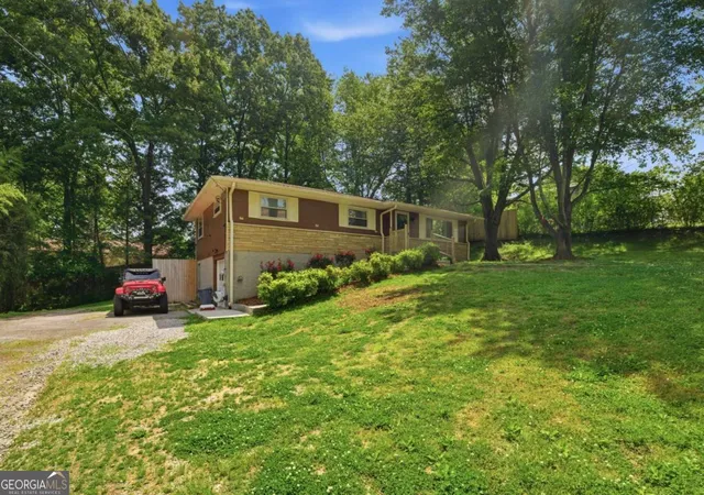 Photo 3 of Single family home for sale at 1004 W Lewis St, Rossville, GA 30741 | MLS# 10753283 | Listing updated on 2026-07-11