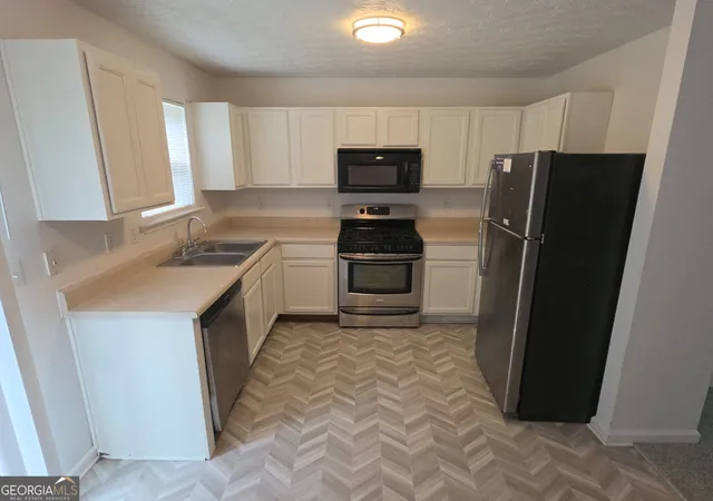 2nd image of 9432 Lakeview Rd # 53, Union City, GA 30291 | MLS# 10778686