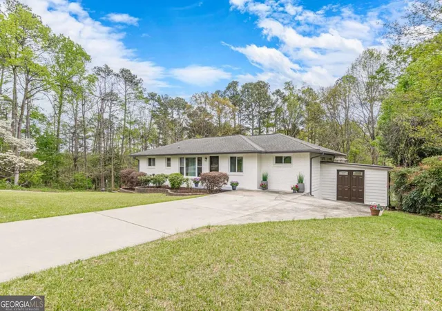 Photo 2 of Single family home for sale at 2396 Elmwood Cir Se, Smyrna, GA 30080 | MLS# 10724425 | Listing updated on 2026-09-19