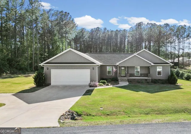 Homes for sale in Chatsworth, GA | 611 Bell Loop, Chatsworth, GA 30705 | MLS# 10731825