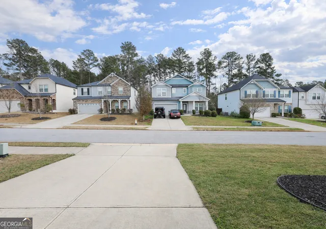 Photo 4 of Single family home for sale at 1847 Azure Grv Ct, Marietta, GA 30008 | MLS# 10721963 | Listing updated on 2026-08-04