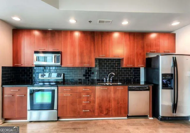 Photo 4 of Condo for sale at 3324 Peachtree Rd Ne #1403, Atlanta, GA 30326 | MLS# 10818223 | Listing updated on 2026-09-10
