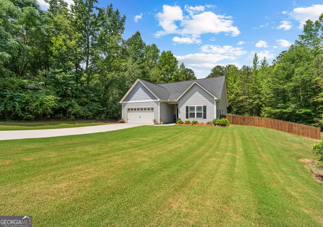 Homes for sale in Grantville, GA | 273 Park Pine Cir, Grantville, GA 30220 | MLS# 10786158