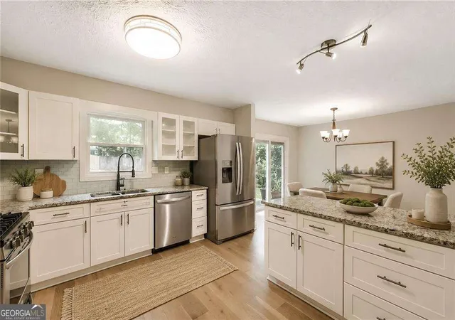 5th image of 235 Barrington Dr E, Roswell, GA 30076 | MLS# 10821530
