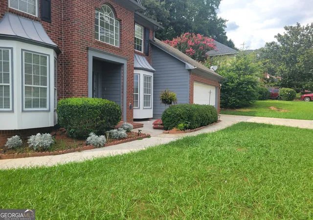 Photo 3 of Single family home for sale at 517 Crestwood Ct, Lithonia, GA 30058 | MLS# 10814359 | Listing updated on 2026-08-06
