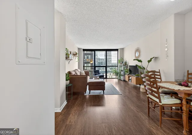 Photo 2 of Condo for sale at 1280 W Peachtree St NW #APT 2502, Atlanta, GA 30309 | MLS# 10732129 | Listing updated on 2026-10-06