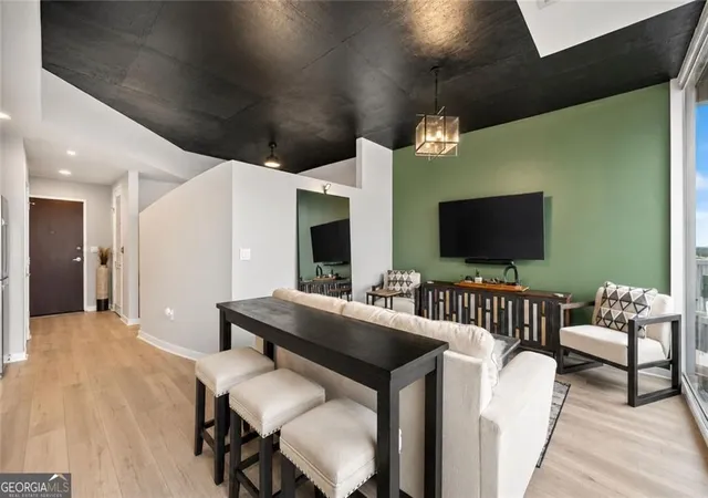 Photo 3 of Condo for sale at 3324 Peachtree Rd Ne #1616, Atlanta, GA 30326 | MLS# 10814777 | Listing updated on 2026-09-28