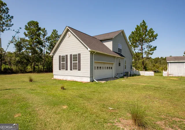 Photo 3 of Single family home for sale at 2620 Gibbs St, Waycross, GA 31503 | MLS# 10828686 | Listing updated on 2026-09-18