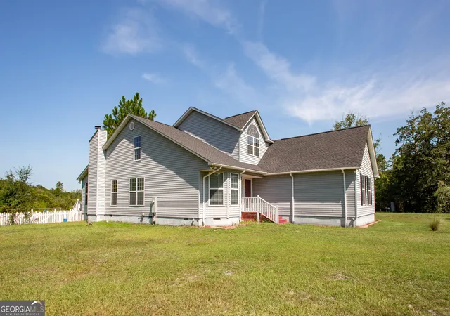 Photo 4 of Single family home for sale at 2620 Gibbs St, Waycross, GA 31503 | MLS# 10828686 | Listing updated on 2026-09-18