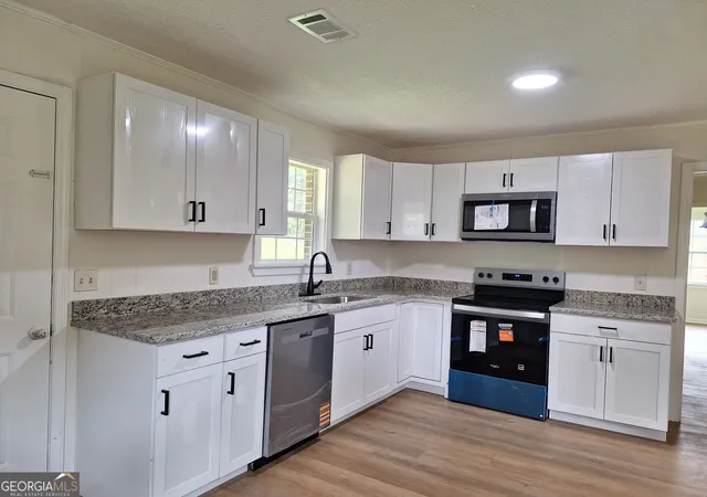 4th image of 401 Fairwoods Dr, Valley, AL 36854 | MLS# 10824566