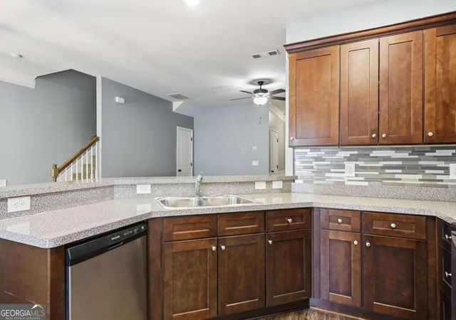 4th image of 112 Spring Way Sq, Canton, GA 30114 | MLS# 10684041