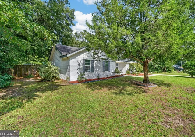 Photo 2 of Single family home for sale at 214 Jefferson Cir Se, Allenhurst, GA 31301 | MLS# 10827297 | Listing updated on 2026-08-29