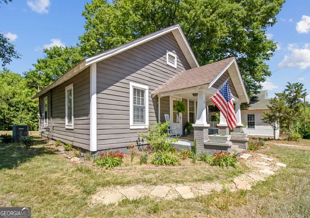 Photo 3 of Single family home for sale at 565 Williford St, Commerce, GA 30529 | MLS# 10834510 | Listing updated on 2026-10-03