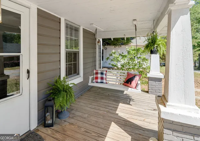 Photo 3 of Single family home for sale at 565 Williford St, Commerce, GA 30529 | MLS# 10834510 | Listing updated on 2026-10-03