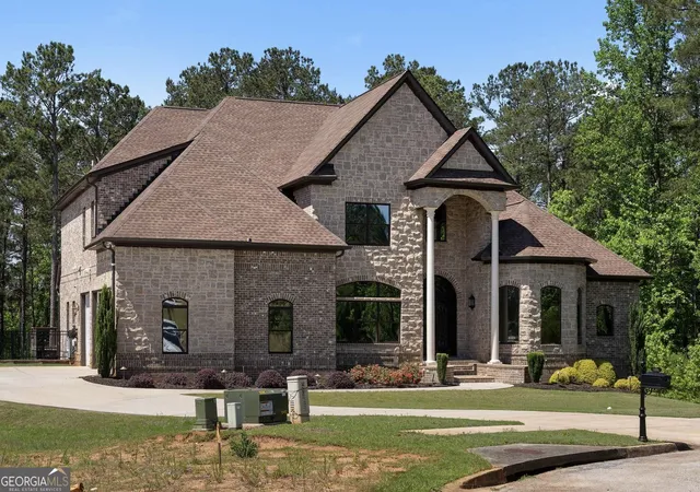 Photo 3 of Single family home for sale at 1804 Lake Pointe Cir, Locust Grove, GA 30248 | MLS# 10781149 | Listing updated on 2026-07-14