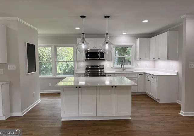 3rd image of 237 S Myrtle St, Winder, GA 30680 | MLS# 10815694