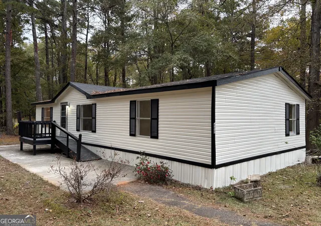 2nd image of 409 Paiute Rd, Locust Grove, GA 30248 | MLS# 10808417