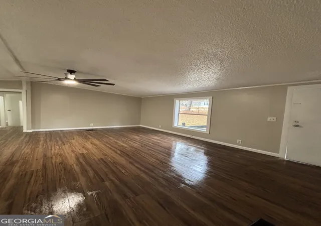 Photo 3 of Manufactured home for sale at 409 Paiute Rd, Locust Grove, GA 30248 | MLS# 10808417 | Listing updated on 2026-08-28