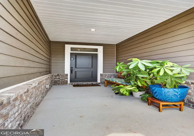 Photo 3 of Single family home for sale at 1173 Burlington Ct, Mcdonough, GA 30253 | MLS# 10831301 | Listing updated on 2026-09-05