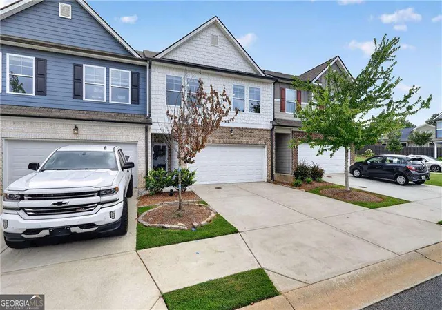Photo 3 of Townhouse for sale at 4711 Fairfax Dr, Oakwood, GA 30566 | MLS# 10826811 | Listing updated on 2026-09-13
