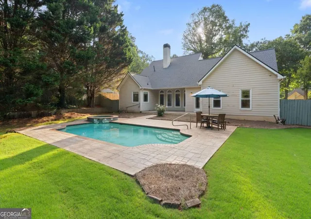 2nd image of 802 Lakeglen Dr, Suwanee, GA 30024 | MLS# 10807013